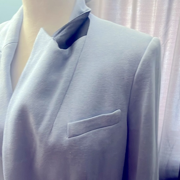 Women’s lined Tommy Hilfiger button in front blazer with pocket fronts. - Picture 5 of 10